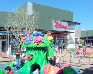 SanTan Village, window shop