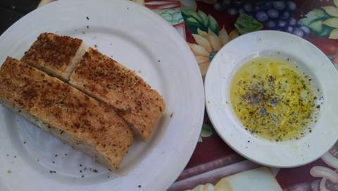 Crispy bread & olive oil